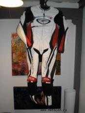 Распродажа !!! Новый кожаный комбинезон Teknic Racing Цвет: чёрно-бело-красный. Размер 46-48.